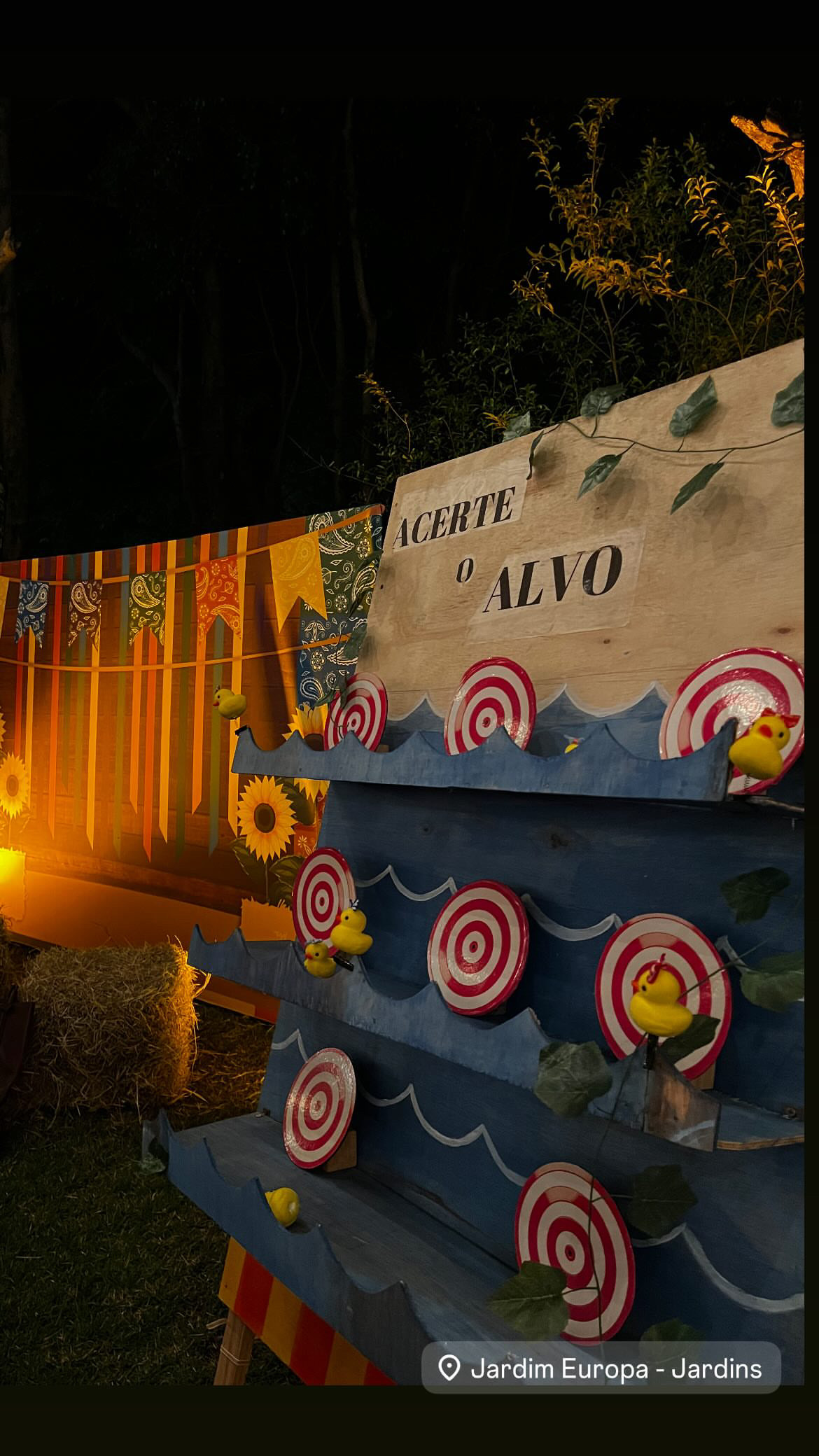 Crianças em festa junina